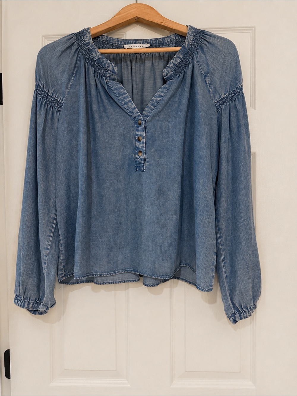 Jane + Delancey Women’s Medium Blue Chambray Lyocell Blouse Smocked Puff Sleeve
